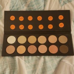 Stila 12 Pan Eyeshadows Palette